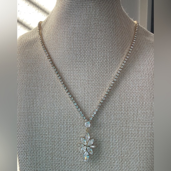 Radiant Silver Necklace with Floral Pendant - Picture 3 of 4